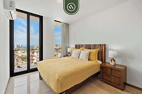 Corner 2 BR Condo - Rooftop Pool With Oceanview