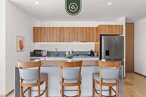 Corner 2 BR Condo - Rooftop Pool With Oceanview