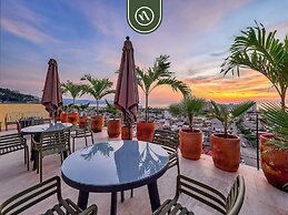 Corner 2 BR Condo - Rooftop Pool With Oceanview