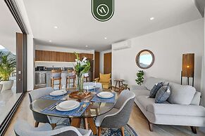 Corner 2 BR Condo - Rooftop Pool With Oceanview