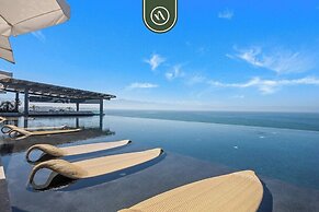 Luxury 2 BR Condo With Dream Pools - Beach - Art