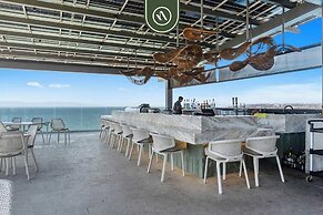 Luxury 2 BR Condo With Dream Pools - Beach - Art