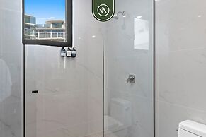 Luxury 2 BR Condo With Dream Pools - Beach - Art