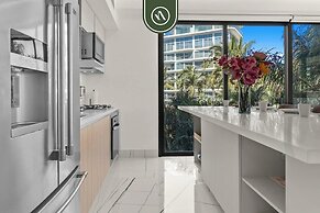 Luxury 2 BR Condo With Dream Pools - Beach - Art
