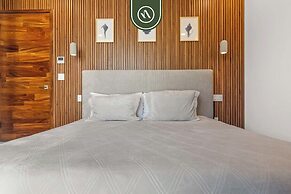 Luxury 2 BR Condo With Dream Pools - Beach - Art