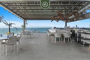 Luxury 2 BR Condo With Dream Pools - Beach - Art