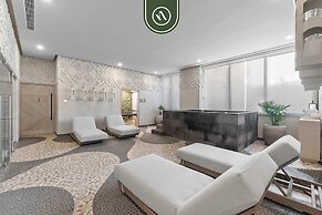 Luxury 2 BR Condo With Dream Pools - Beach - Art