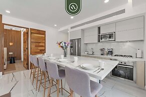 Luxury 2 BR Condo With Dream Pools - Beach - Art