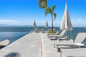 Luxury 2 BR Condo With Dream Pools - Beach - Art