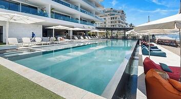 Luxury 2 BR Condo With Dream Pools - Beach - Art