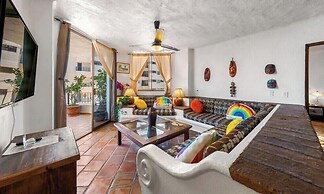 Ocean View 2Br Condo-balcony-beach-pool - 304