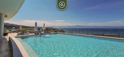 New 3BR Condo - Oceanview Terrace - Private Beach