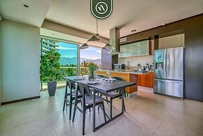 Luxury Oceanfront 2BR Condo With Private Balcony