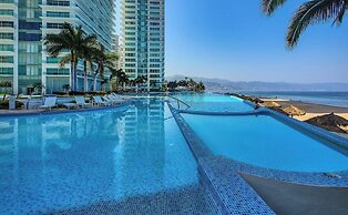 Luxury Oceanfront 2BR Condo With Private Balcony