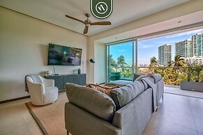 Luxury Oceanfront 2BR Condo With Private Balcony