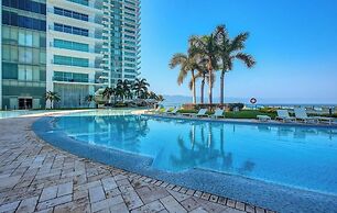 Luxury Oceanfront 2BR Condo With Private Balcony