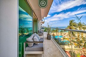 Luxury Oceanfront 2BR Condo With Private Balcony