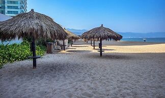 Luxury Oceanfront 2BR Condo With Private Balcony