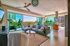 Luxury Oceanfront 2BR Condo With Private Balcony