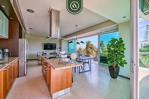 Luxury Oceanfront 2BR Condo With Private Balcony