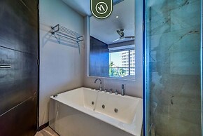 Luxury Oceanfront 2BR Condo With Private Balcony