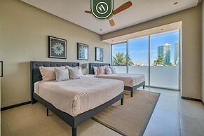 Luxury Oceanfront 2BR Condo With Private Balcony