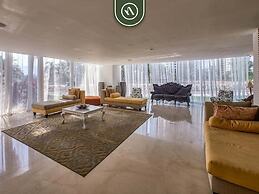 Luxury Oceanfront 2BR Condo With Private Balcony