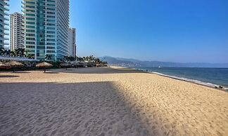 Luxury Oceanfront 2BR Condo With Private Balcony