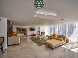 Luxury Oceanfront 2BR Condo With Private Balcony