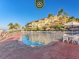 Beachfront 2 BR Condo - Beach - Pools - Tennis