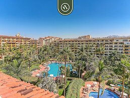 Beachfront 2 BR Condo - Beach - Pools - Tennis