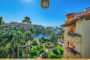 Beachfront 2 BR Condo - Beach - Pools - Tennis
