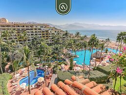 Beachfront 2 BR Condo - Beach - Pools - Tennis