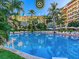 Beachfront 2 BR Condo - Beach - Pools - Tennis