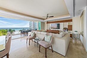 Luxury Oceanfront 4BR Condo - Pool - Ocean View