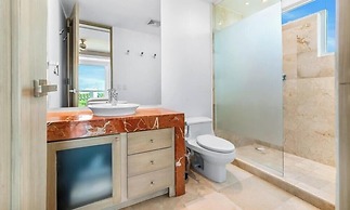 Luxury Oceanfront 4BR Condo - Pool - Ocean View