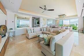 Luxury Oceanfront 4BR Condo - Pool - Ocean View