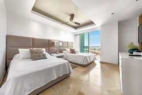 Luxury Oceanfront 4BR Condo - Pool - Ocean View