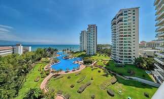Luxury Oceanfront 4BR Condo - Pool - Ocean View
