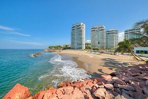 Luxury Oceanfront 4BR Condo - Pool - Ocean View