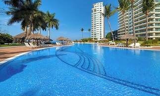 Luxury Oceanfront 4BR Condo - Pool - Ocean View