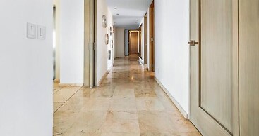 Luxury Oceanfront 4BR Condo - Pool - Ocean View