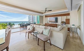 Luxury Oceanfront 4BR Condo - Pool - Ocean View