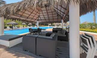 Luxury Oceanfront 4BR Condo - Pool - Ocean View