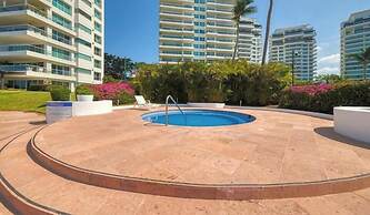 Luxury Oceanfront 4BR Condo - Pool - Ocean View