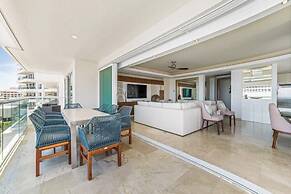 Luxury Oceanfront 4BR Condo - Pool - Ocean View