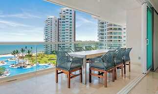 Luxury Oceanfront 4BR Condo - Pool - Ocean View