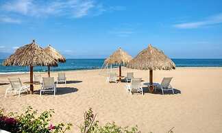 Luxury Oceanfront 4BR Condo - Pool - Ocean View