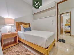 Luxury Oceanfront 3 BR Condo - Pools