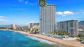 Luxury Oceanfront 3 BR Condo - Pools